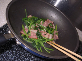 ほうれん草ベーコン炒め ほうれん草ベーコン炒め